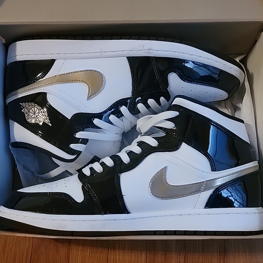 Air Jordan 1 Mid  size 11.5 black/white/ gold Nike logo